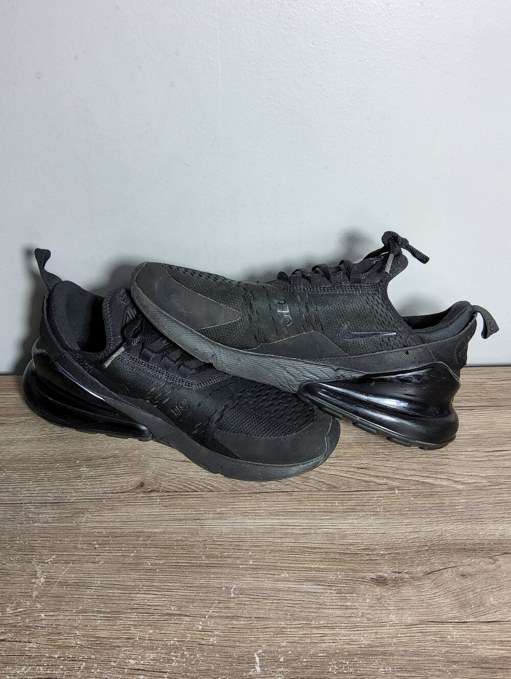 Nike Air Max 270 Triple Black Sneakers Shoes AH6789-006 Women's 9.5 - Picture 6 of 8
